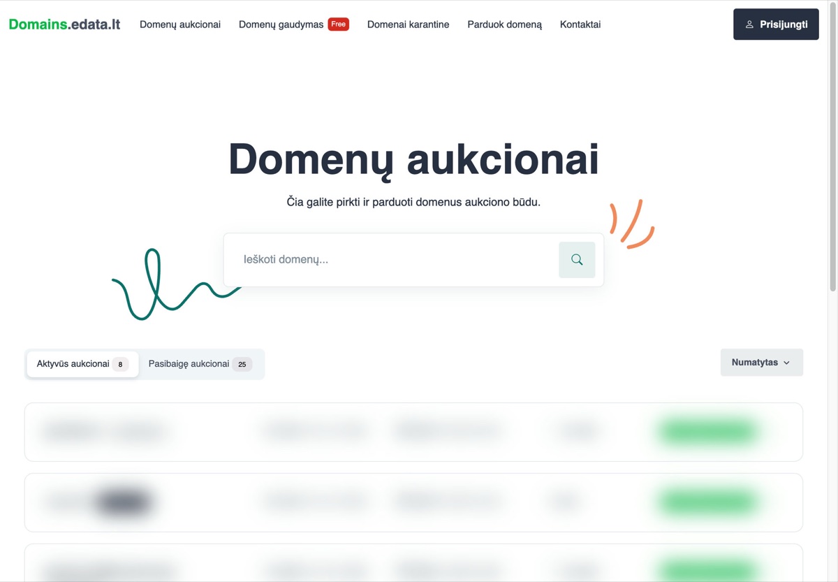 Domains.edata.lt viešas aukcionų puslapis su antrašte, paieška, skirtukais, rūšiavimo valdikliu ir trimis kortelėmis; individualių įrašų tekstas sulietas.